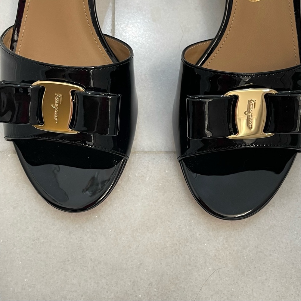 Salvatore Ferragamo Ginostra Sandals. Women’s size 9. NWT/NIB. - Picture 4 of 12